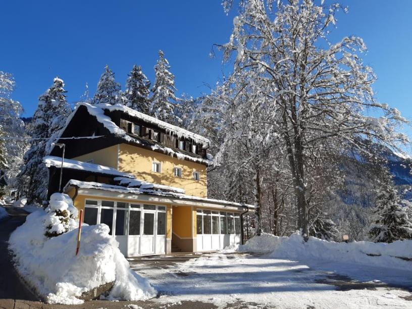 Rooms Barovc By The Lake Jasna Kranjska Gora Eksteriør bilde The station building in 2013