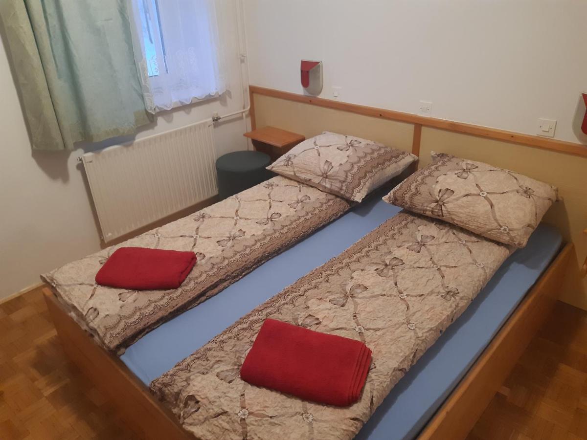 Rooms Barovc By The Lake Jasna Kranjska Gora Eksteriør bilde A futon