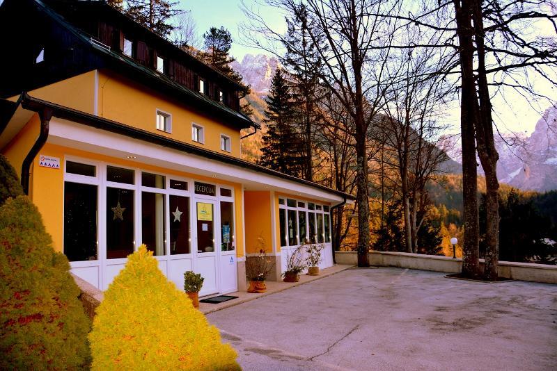 Rooms Barovc By The Lake Jasna Kranjska Gora Eksteriør bilde The town hall